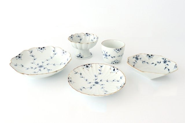 Flower-shaped Plate Blue Vine | Arita Ware