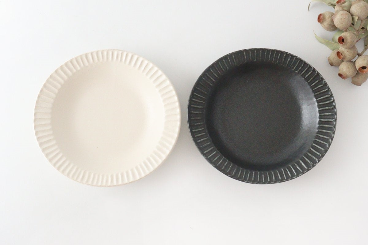 Round plate 22.5cm/5.9in Black porcelain Kikuhana Mino ware