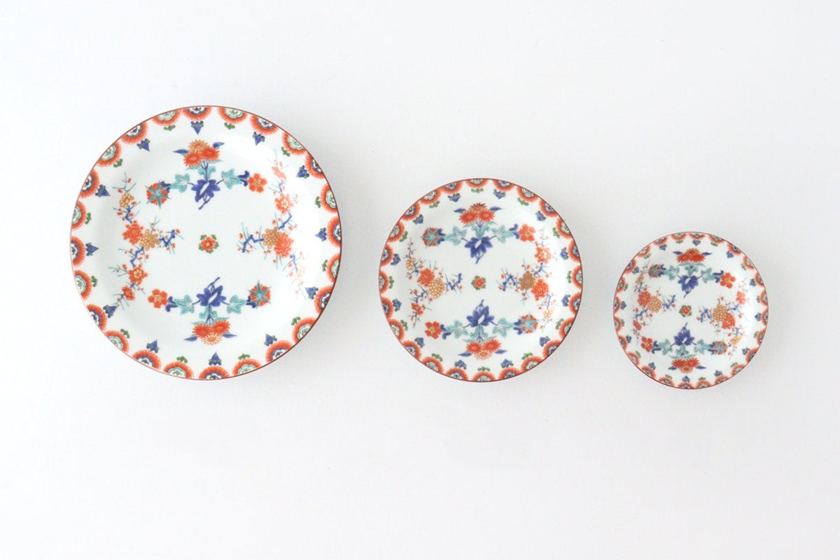 Round Plate Plum and Chrysanthemum Pattern | Arita Ware