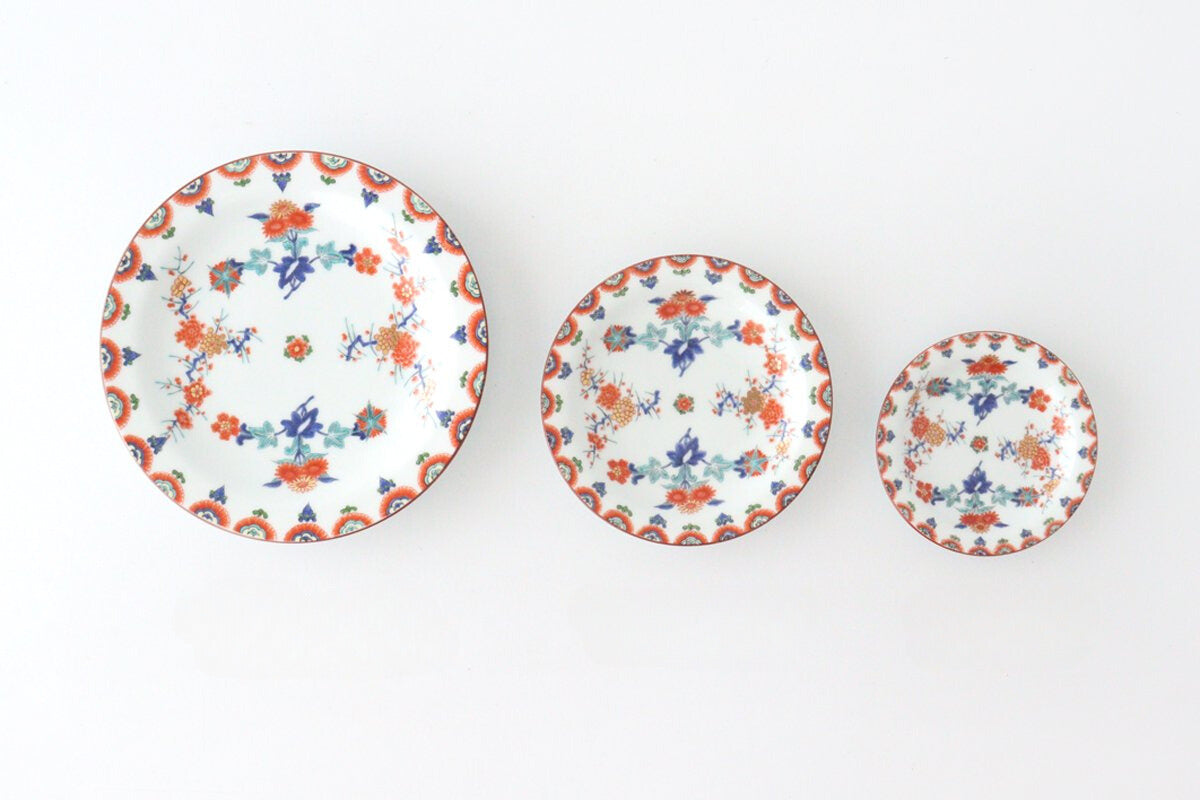 Small Round Plate Plum and Chrysanthemum Pattern | Arita Ware