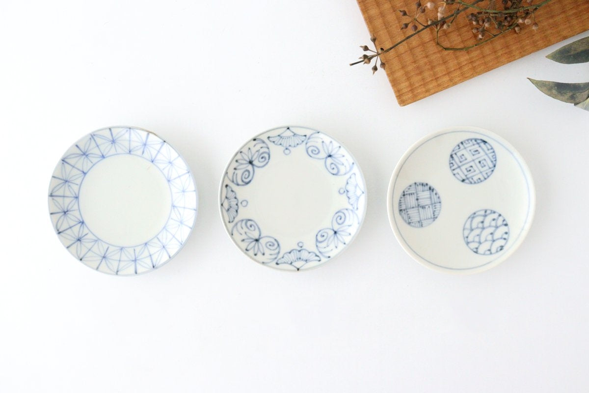 Small Round Plate Blue Western Flower Arabesque 7.6㎝・3in | Arita Ware