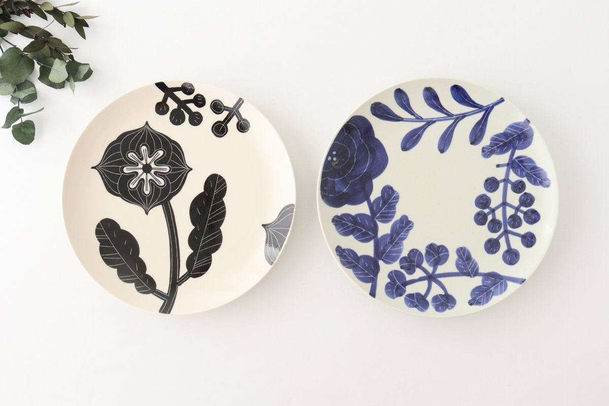 Fururu Rounbd Plate Black Flower M | Hasami Ware