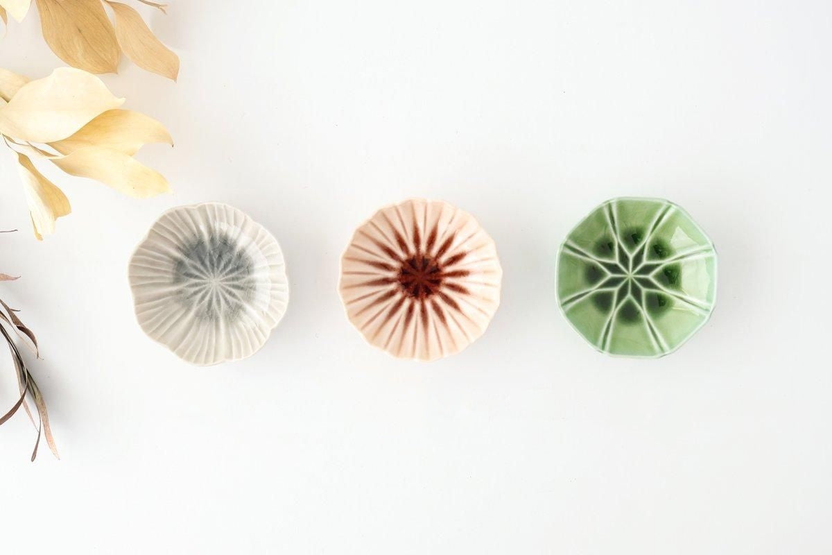 Flower-shaped and Cracked Small Plate Gray | Mino Ware