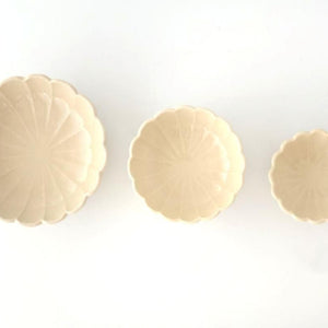 Chrysanthemum-shaped Bowl White 13㎝/5in | Kobachi Seto Ware