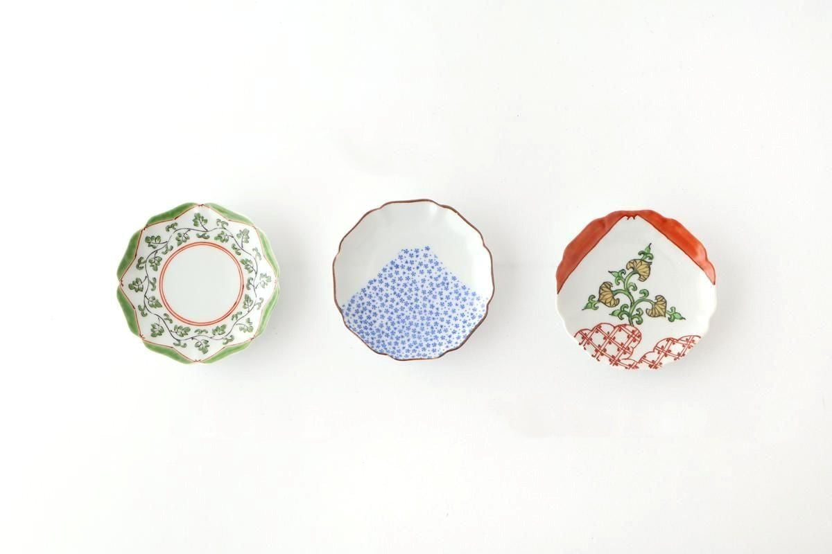 Flower-shaped Plate Mt.Fuji and Hollyhock Arabesque | Sauce Plate Arita Ware