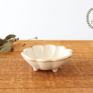 Small Bowl White Chrysanthemum 9cm/3.5in | Kobachi Mino Ware