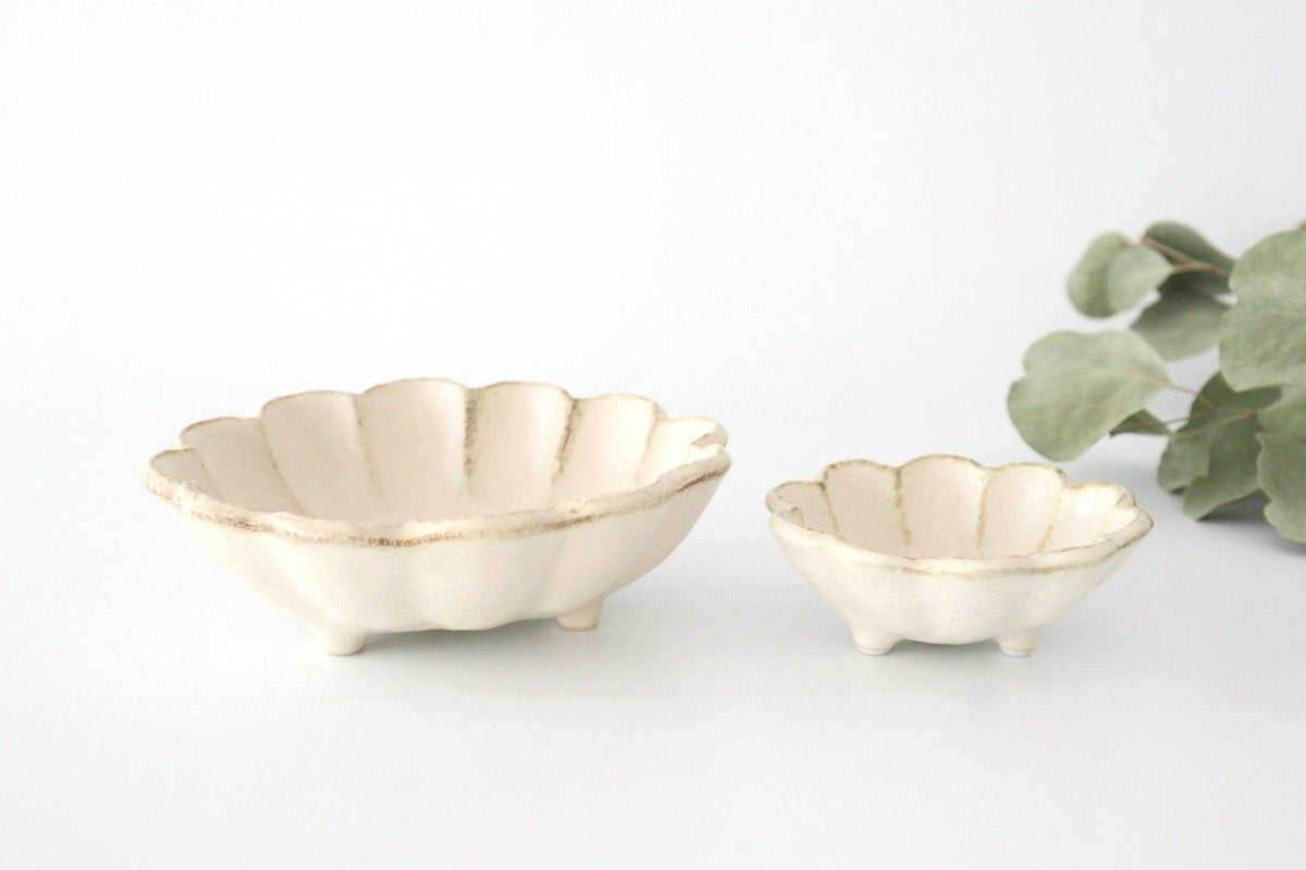 Small Bowl White Chrysanthemum 9cm/3.5in | Kobachi Mino Ware